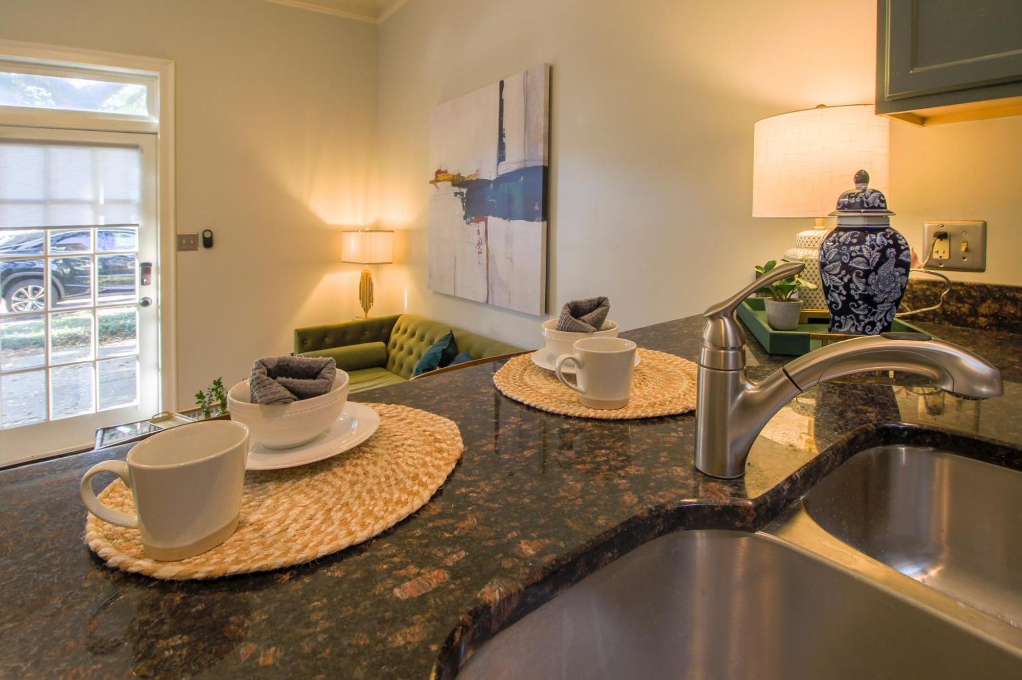 Private Patio Retreat In Charming Downtown Lejlighed Savannah Eksteriør billede